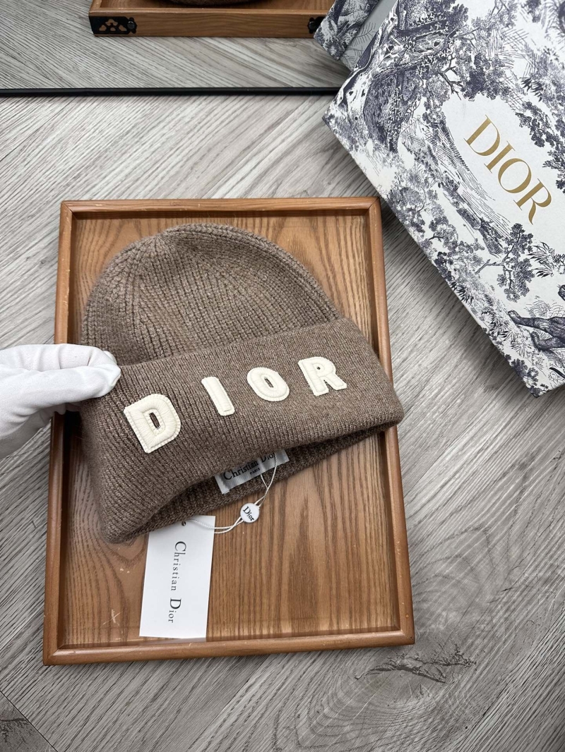 CHRISTIAN DIOR